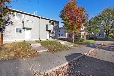 Photo 2 at 18 - 35 Thistledown Court, Nepean (Pheasant Run), Ottawa