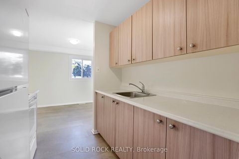 Photo 13 at 18 - 35 Thistledown Court, Nepean (Pheasant Run), Ottawa