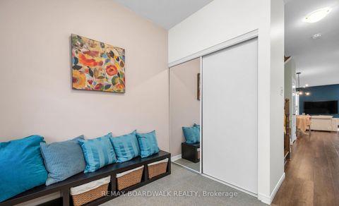 Photo 2 at 302 Haliburton Heights, Emerald Meadows/Trailwest, Kanata