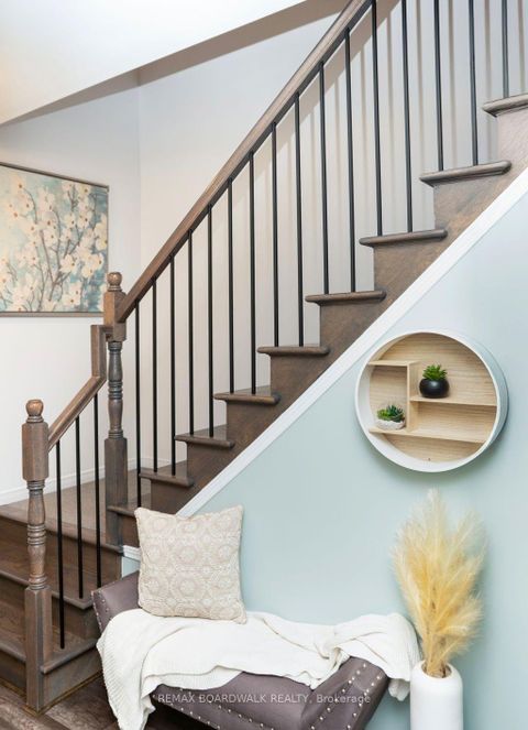 Photo 3 at 302 Haliburton Heights, Emerald Meadows/Trailwest, Kanata