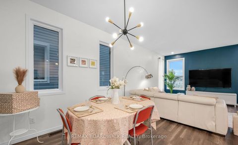 Photo 7 at 302 Haliburton Heights, Emerald Meadows/Trailwest, Kanata