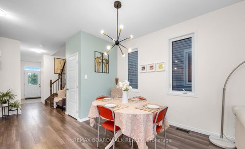 Photo 10 at 302 Haliburton Heights, Emerald Meadows/Trailwest, Kanata