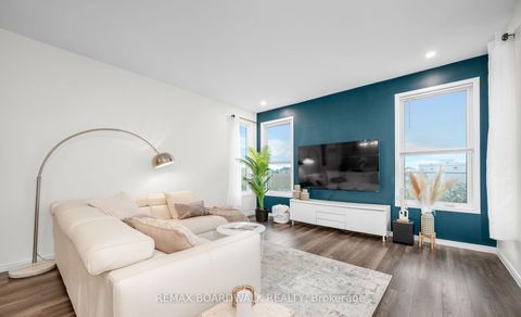 Photo 13 at 302 Haliburton Heights, Emerald Meadows/Trailwest, Kanata