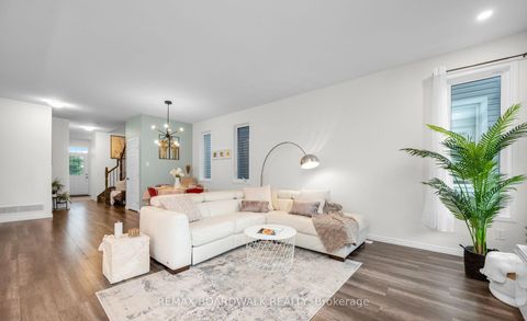 Photo 14 at 302 Haliburton Heights, Emerald Meadows/Trailwest, Kanata