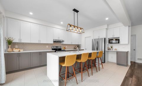 Photo 16 at 302 Haliburton Heights, Emerald Meadows/Trailwest, Kanata