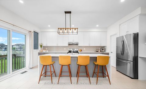 Photo 17 at 302 Haliburton Heights, Emerald Meadows/Trailwest, Kanata