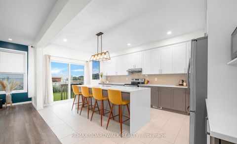 Photo 18 at 302 Haliburton Heights, Emerald Meadows/Trailwest, Kanata