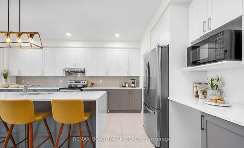 Photo 19 at 302 Haliburton Heights, Emerald Meadows/Trailwest, Kanata