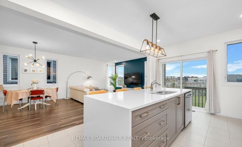 Photo 20 at 302 Haliburton Heights, Emerald Meadows/Trailwest, Kanata