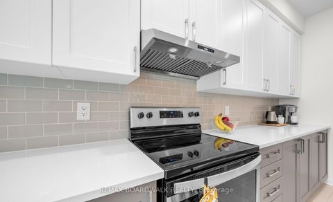 Photo 22 at 302 Haliburton Heights, Emerald Meadows/Trailwest, Kanata