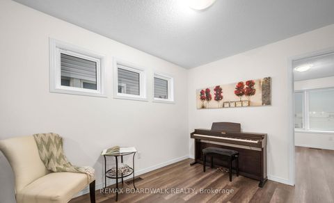 Photo 31 at 302 Haliburton Heights, Emerald Meadows/Trailwest, Kanata