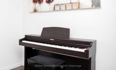 Photo 32 at 302 Haliburton Heights, Emerald Meadows/Trailwest, Kanata