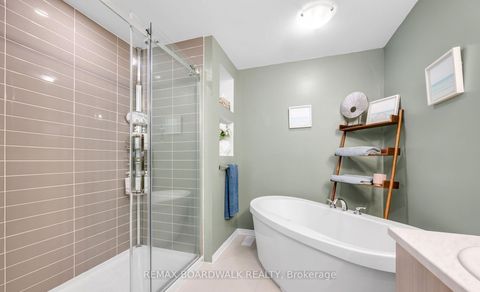 Photo 36 at 302 Haliburton Heights, Emerald Meadows/Trailwest, Kanata