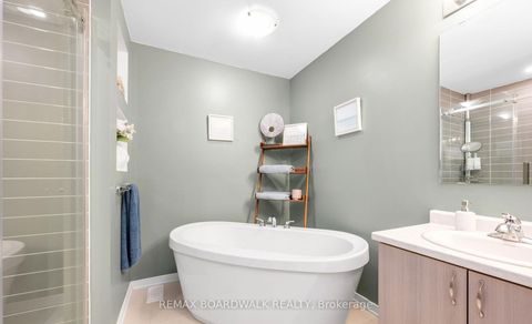 Photo 37 at 302 Haliburton Heights, Emerald Meadows/Trailwest, Kanata