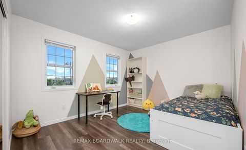 Photo 39 at 302 Haliburton Heights, Emerald Meadows/Trailwest, Kanata