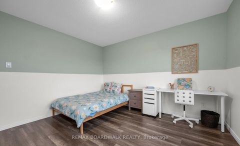 Photo 43 at 302 Haliburton Heights, Emerald Meadows/Trailwest, Kanata