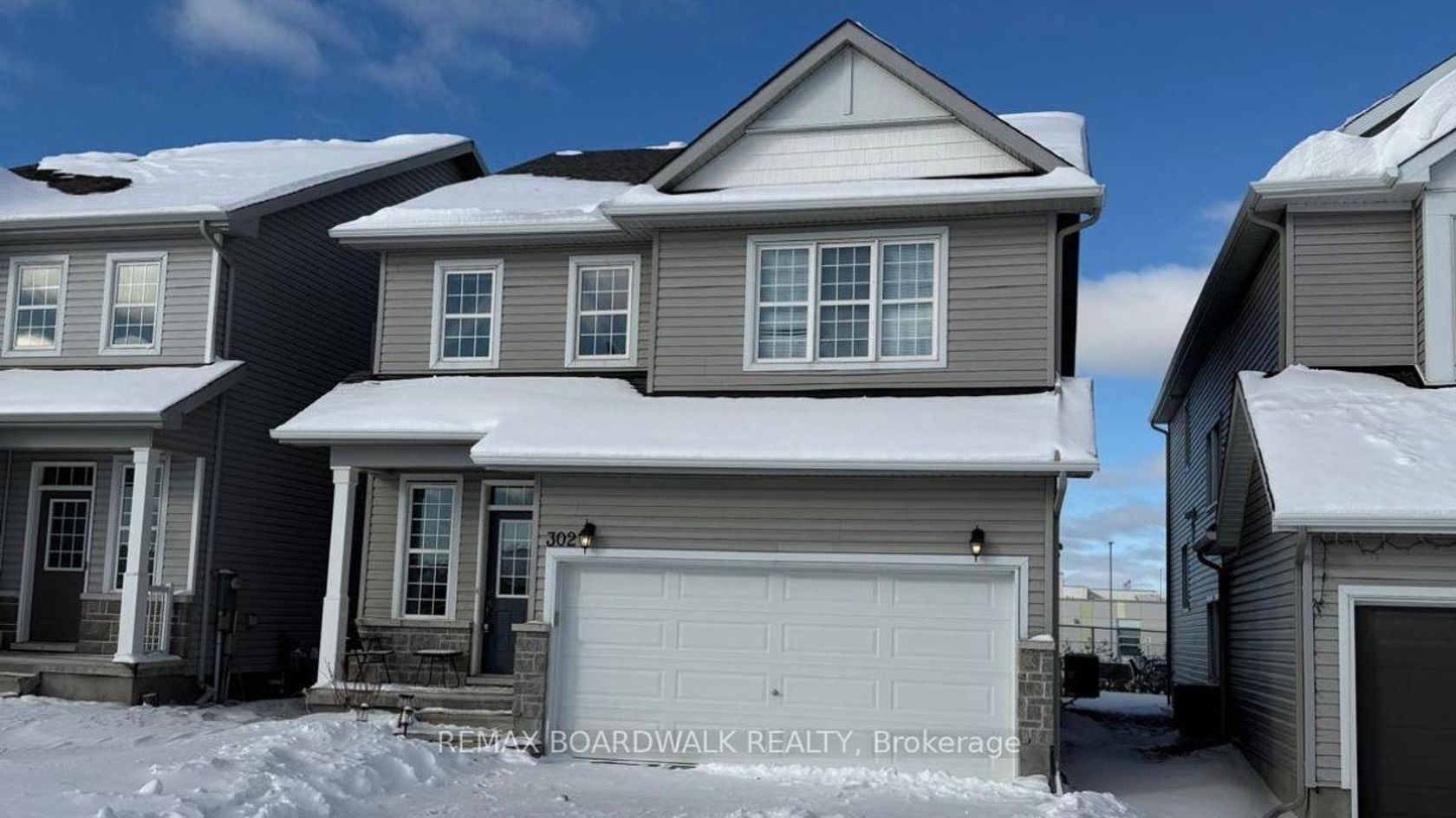 302 Haliburton Heights, Emerald Meadows/Trailwest, Kanata 2