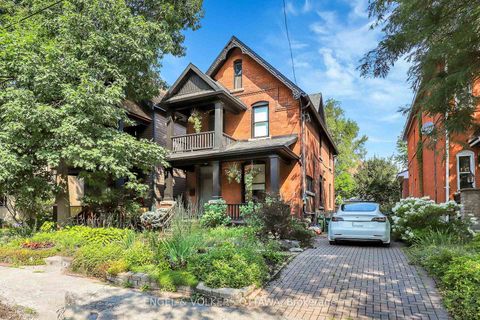 Photo 4 at 597 Maclaren Street, Ottawa Centre