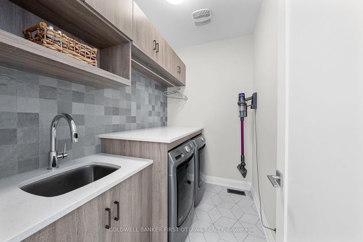 Photo 24 at 43 Deerfox Drive, Nepean (Longfields), Ottawa