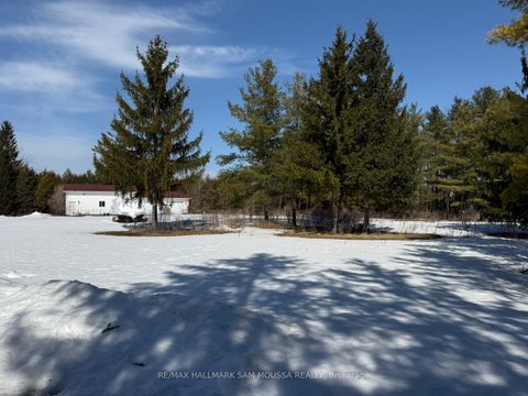 Photo 2 at 970 Cameron Street, Cumberland Village, Orleans