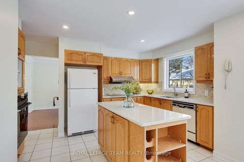 Photo 19 at 8 Saddlebrook Street, Nepean (Centrepointe), Ottawa