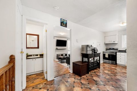 Photo 3 at 4 - 160 Fenerty Court, Katimavik, Kanata