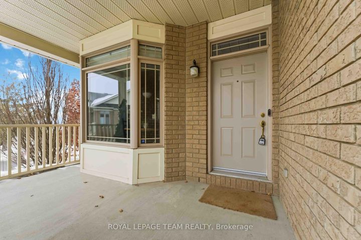 Photo 1 at 6 Waterford Way, Nepean (Pineglen/Country Place), Ottawa