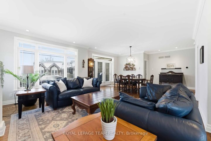 Photo 3 at 6 Waterford Way, Nepean (Pineglen/Country Place), Ottawa