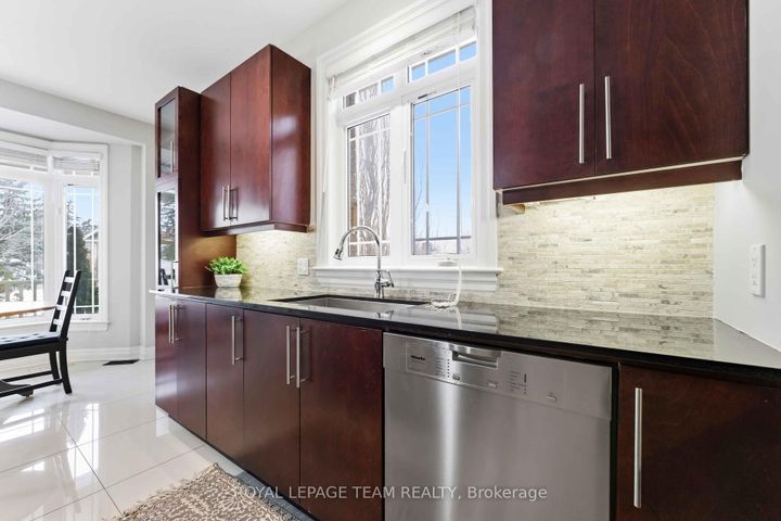 Photo 10 at 6 Waterford Way, Nepean (Pineglen/Country Place), Ottawa