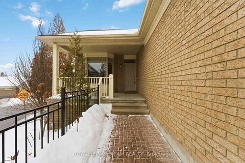 Photo 2 at 6 Waterford Way, Nepean (Pineglen/Country Place), Ottawa