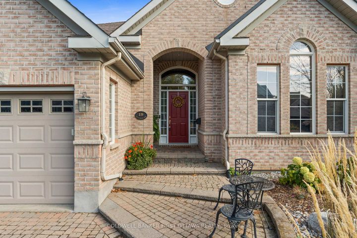 Photo 3 at 19 Fencerow Way, Nepean (Stonebridge), Ottawa