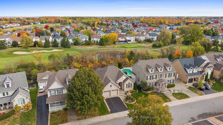 Photo 5 at 19 Fencerow Way, Nepean (Stonebridge), Ottawa