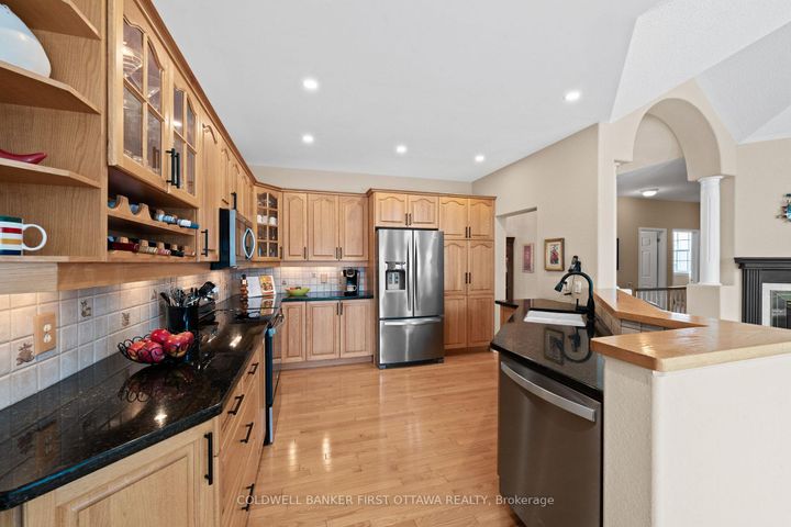 Photo 18 at 19 Fencerow Way, Nepean (Stonebridge), Ottawa