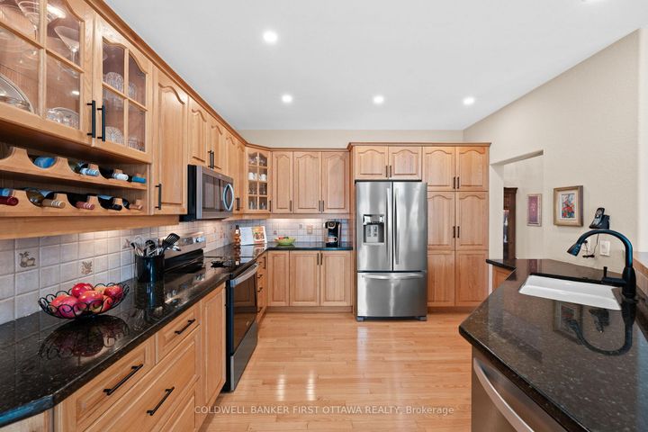 Photo 19 at 19 Fencerow Way, Nepean (Stonebridge), Ottawa