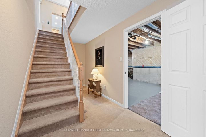 Photo 31 at 19 Fencerow Way, Nepean (Stonebridge), Ottawa