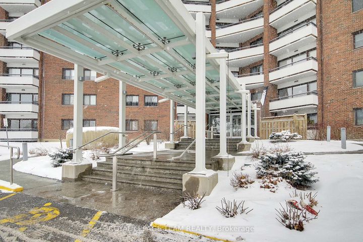 Photo 1 at 708 - 20 Chesterton Drive, Nepean (Borden Farm/Stewart Farm/Carleton Heights/Parkwood Hills), Ottawa