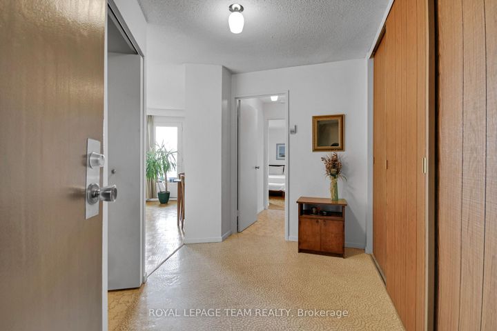 Photo 6 at 708 - 20 Chesterton Drive, Nepean (Borden Farm/Stewart Farm/Carleton Heights/Parkwood Hills), Ottawa