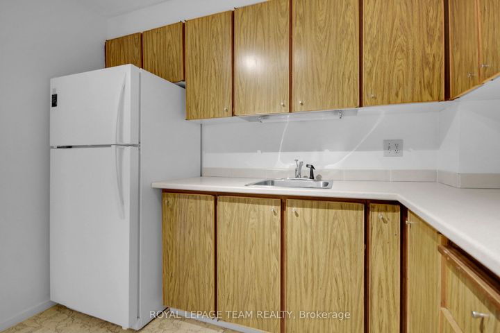 Photo 18 at 708 - 20 Chesterton Drive, Nepean (Borden Farm/Stewart Farm/Carleton Heights/Parkwood Hills), Ottawa