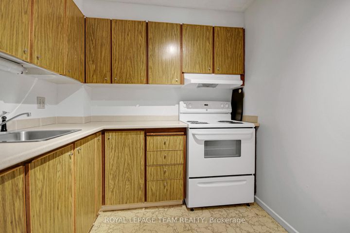 Photo 19 at 708 - 20 Chesterton Drive, Nepean (Borden Farm/Stewart Farm/Carleton Heights/Parkwood Hills), Ottawa