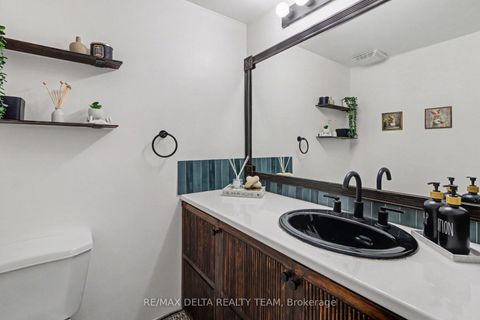 Photo 18 at A - 6704 Jeanne D'Arc Boulevard, Convent Glen North, Orleans