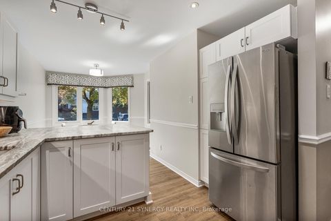 Photo 5 at 16 - 32 Innesbrook Court, Stittsville (Central), Stittsville