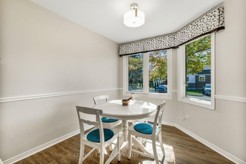 Photo 8 at 16 - 32 Innesbrook Court, Stittsville (Central), Stittsville