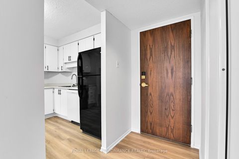 Photo 6 at 1701 - 470 Laurier Avenue W, Ottawa Centre