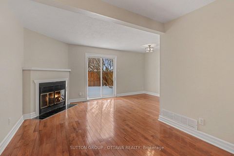 Photo 7 at 1634 Cheevers Crescent, Fallingbrook/Pineridge, Orleans