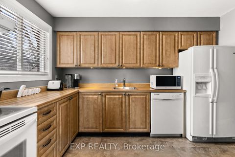 Photo 4 at 4 - 260 Fenerty Court, Katimavik, Kanata