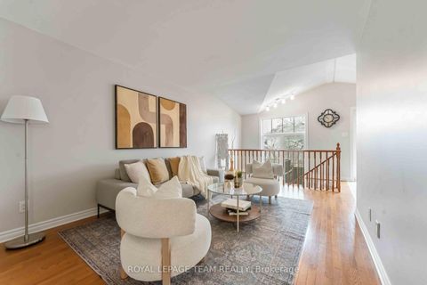Photo 6 at 246 Tandalee Crescent, Emerald Meadows/Trailwest, Kanata