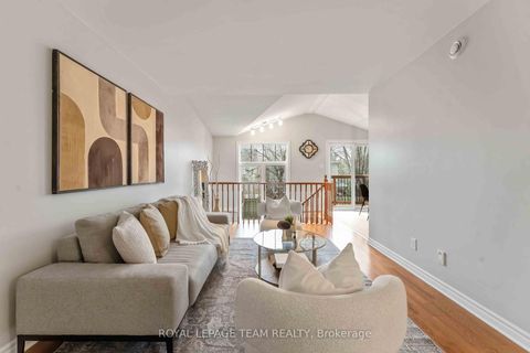 Photo 7 at 246 Tandalee Crescent, Emerald Meadows/Trailwest, Kanata