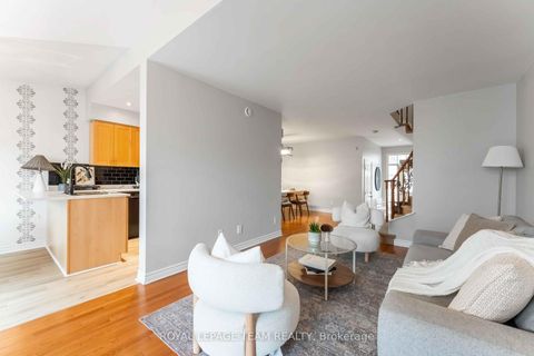 Photo 8 at 246 Tandalee Crescent, Emerald Meadows/Trailwest, Kanata