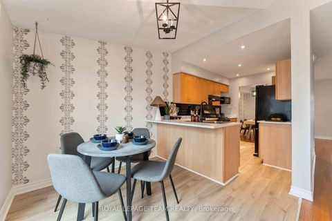 Photo 9 at 246 Tandalee Crescent, Emerald Meadows/Trailwest, Kanata