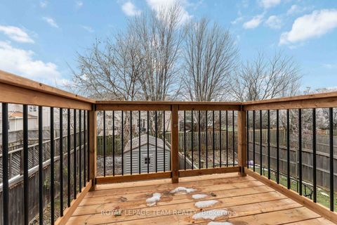 Photo 11 at 246 Tandalee Crescent, Emerald Meadows/Trailwest, Kanata